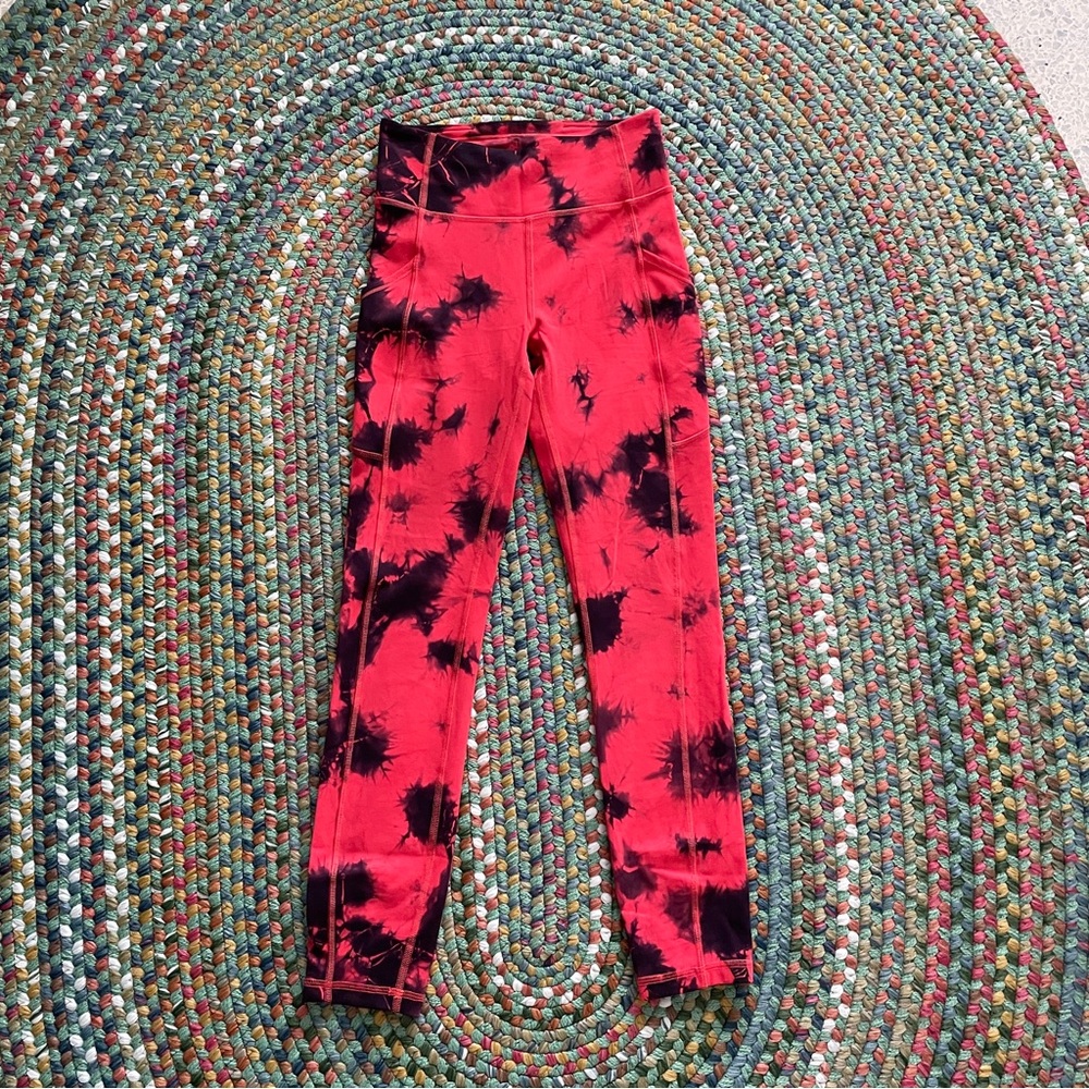 Lululemon Invigorate high rise tight red and black  size 4 excellent condition